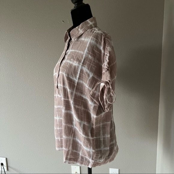 💚 Columbia woman’s new with tags lightweight top. - Picture 3 of 11